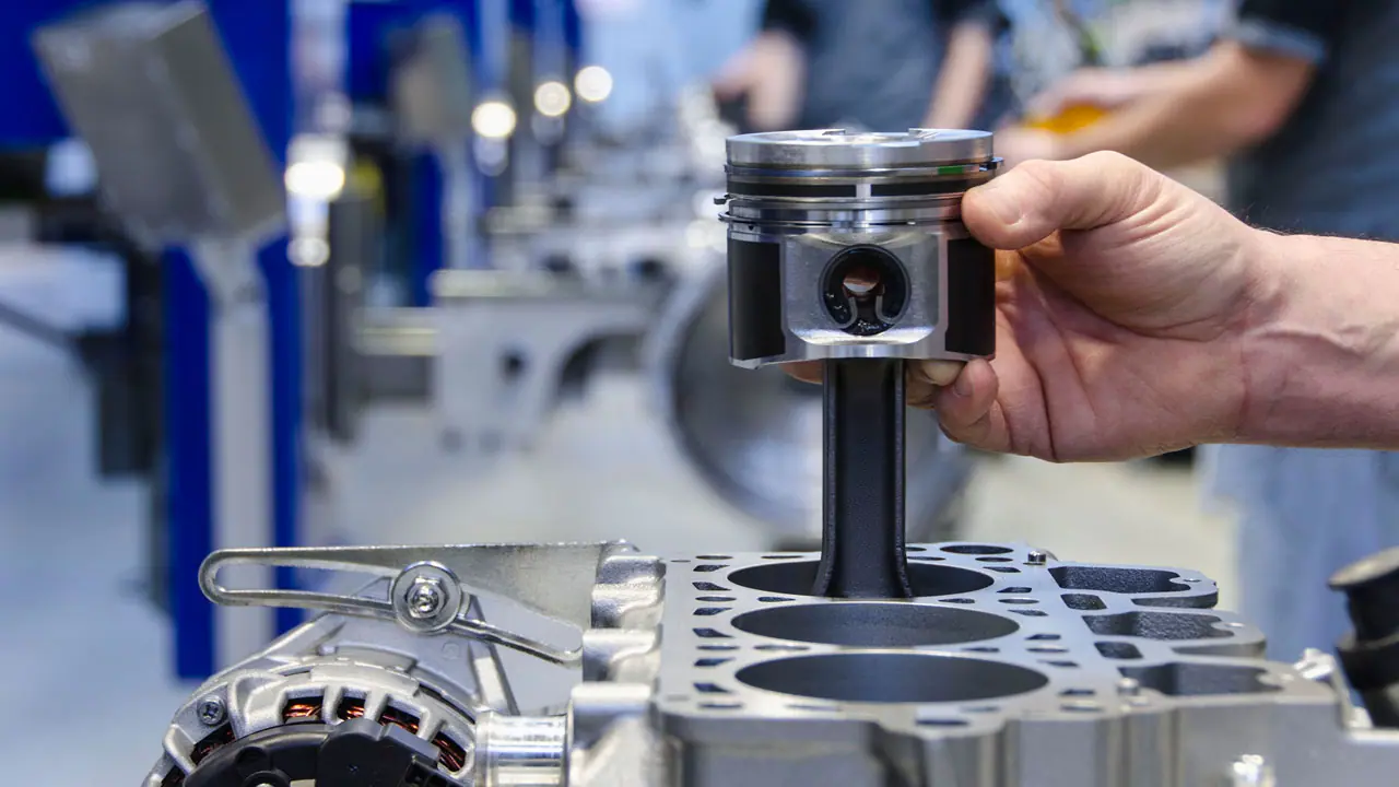 Motor Pistonu Montajı Nasıl Yapılır? İş Makinası Yedek Parça