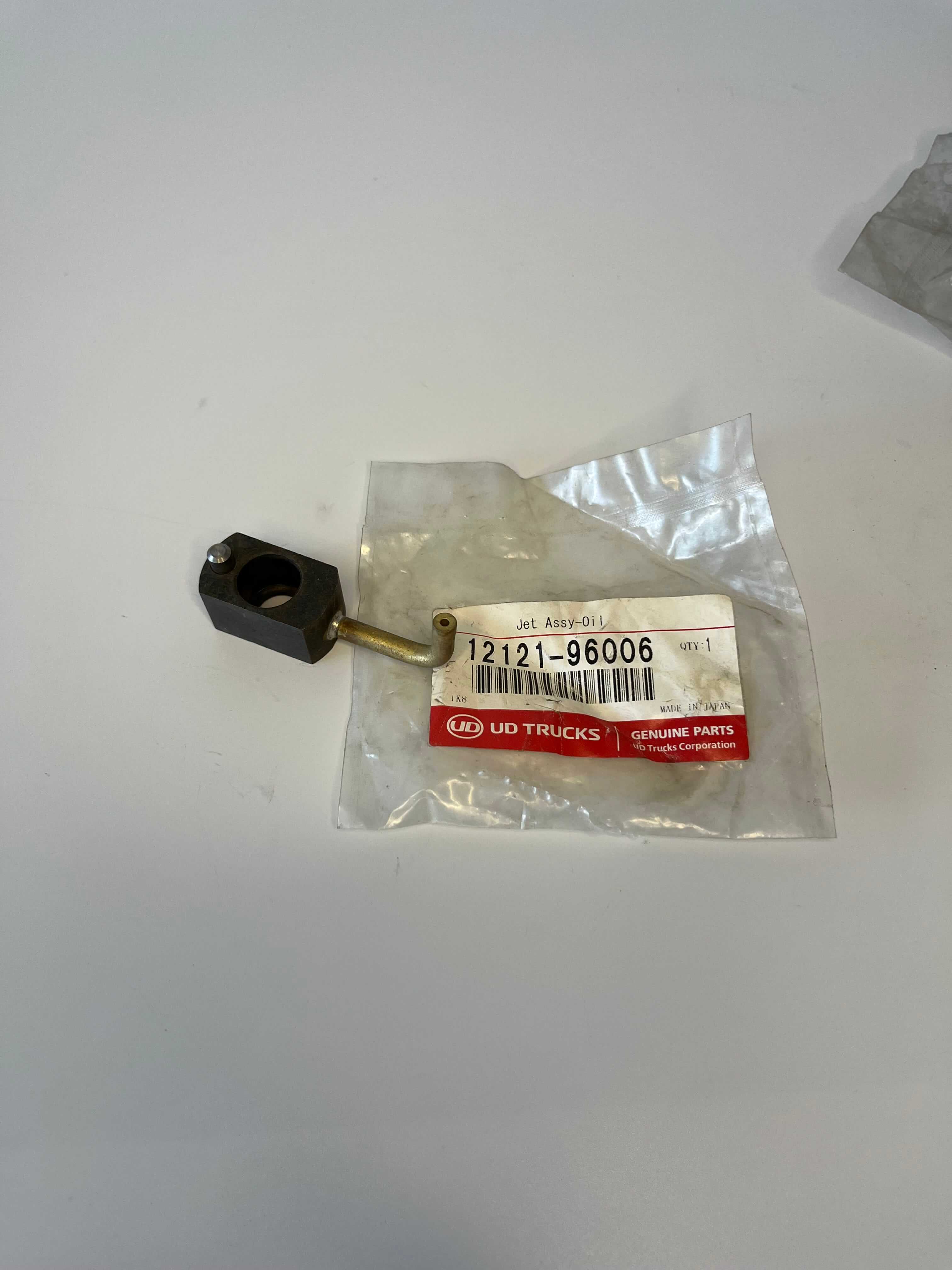 12121-96006 Piston yağlama jeti KAWASAKI NISSAN motor PE6 Engine oil jet İş Makinası Yedek Parça